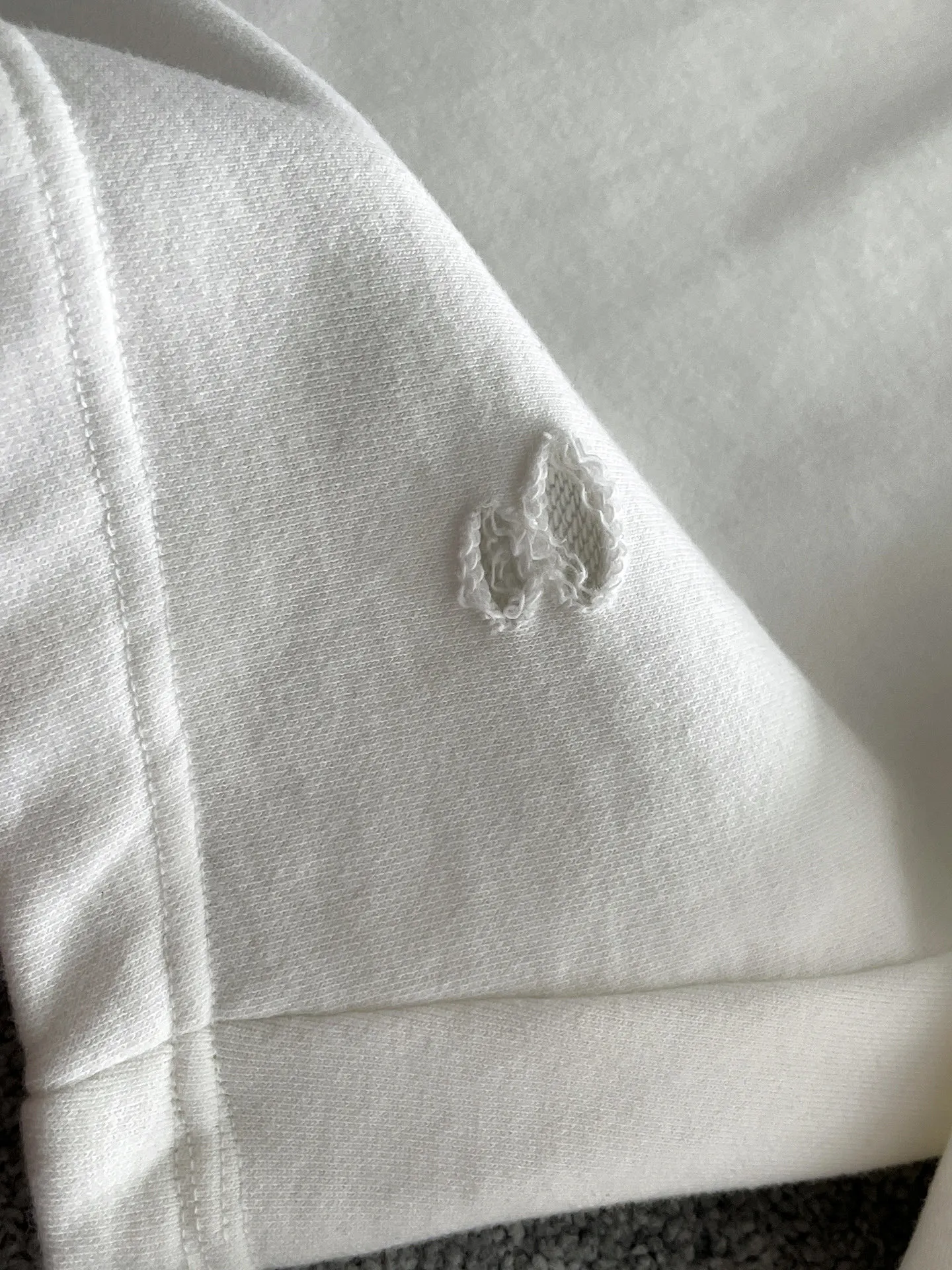 Balenciaga's three-standard complete 2026 summer New Arrival men's casual shorts, advanced custom-made Breathable fabric, Breathable fabric, extremely stretchy and comfortable, impeccable details, top-grade accessories, original logo design concept, delicate and soft feel! The upper body fit is awesome! Size: M-XXXL Please state your height and weight when ordering